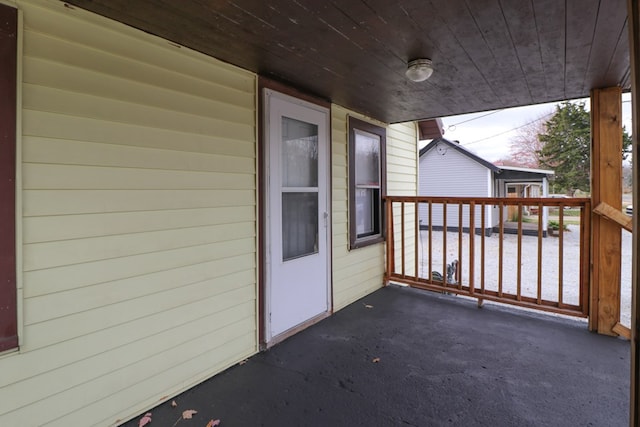 balcony featuring covered porch