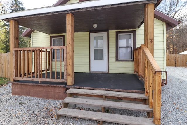 property entrance featuring a porch