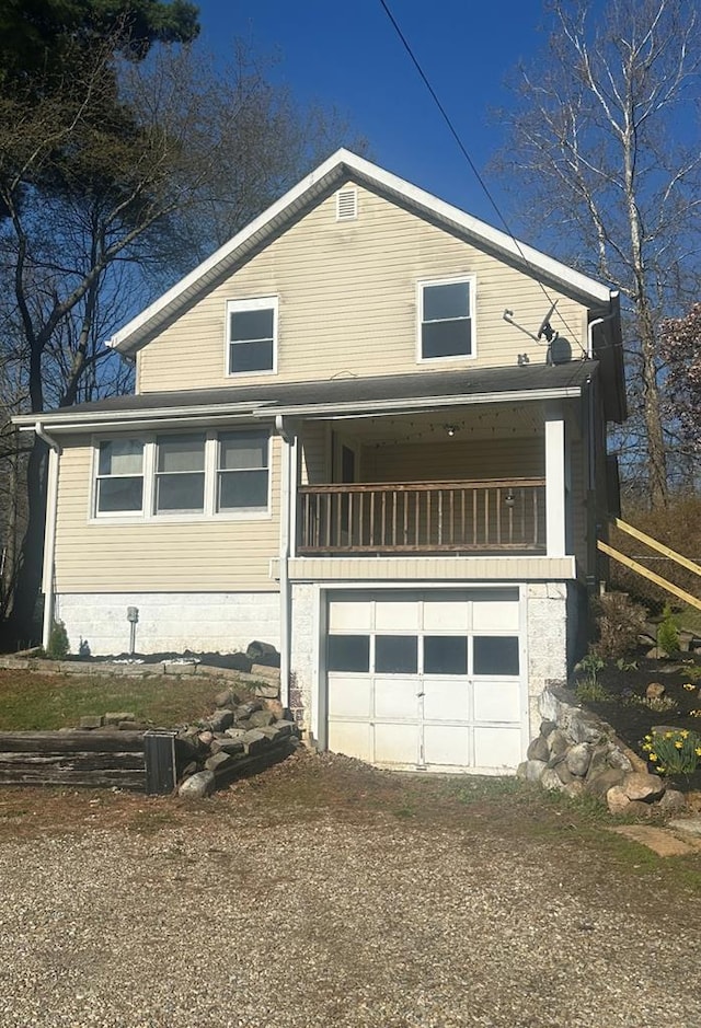 view of front of house with a garage and driveway