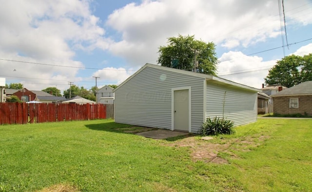 view of outdoor structure featuring an outdoor structure and fence