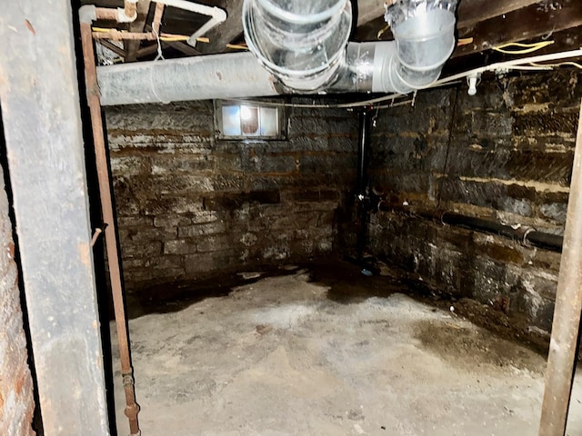 view of unfinished basement