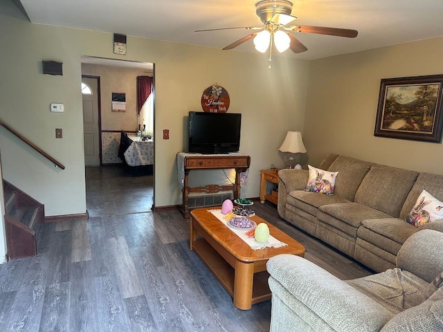 1690 Evergreen Ave W, Mansfield, OH 44905 - living area featuring baseboards, a ceiling fan, and wood finished floors