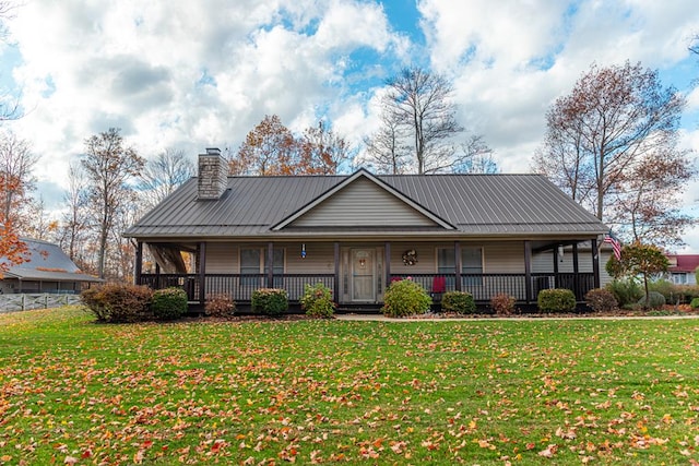 country-style home with a front lawn