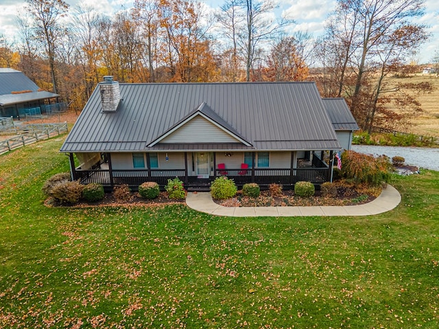 view of front facade featuring a front lawn and a porch