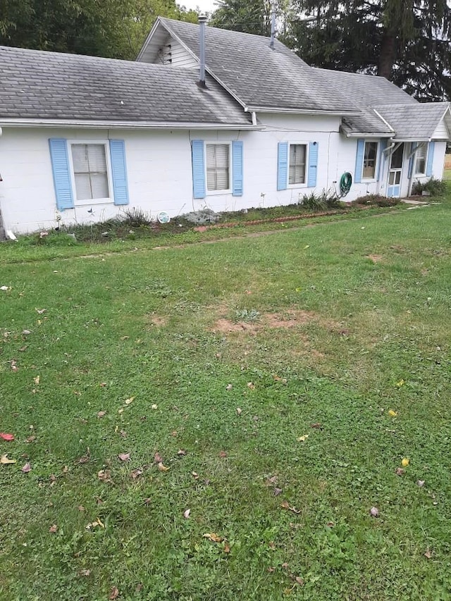 view of front of home with a front yard