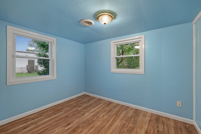 933 Fairfax Ave, Mansfield, OH 44906 - empty room featuring wood finished floors and baseboards