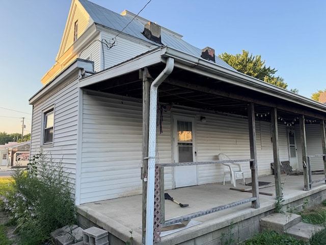 325 E Mansfield St, Bucyrus, OH 44820 - rear view of house with a porch