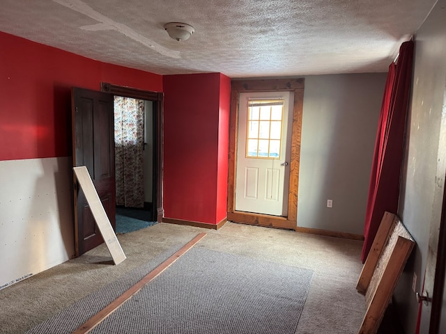325 E Mansfield St, Bucyrus, OH 44820 - carpeted entryway with a textured ceiling and baseboards