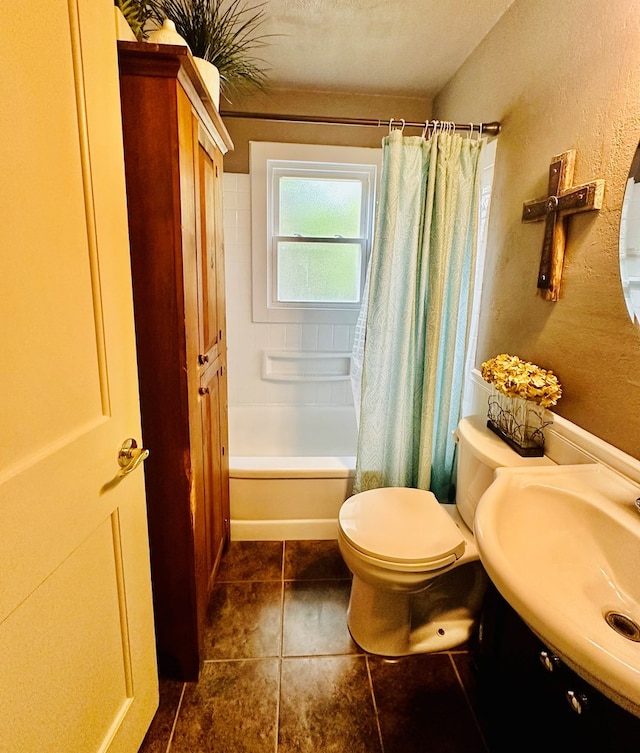 full bathroom featuring shower / bath combo with shower curtain, vanity, and toilet