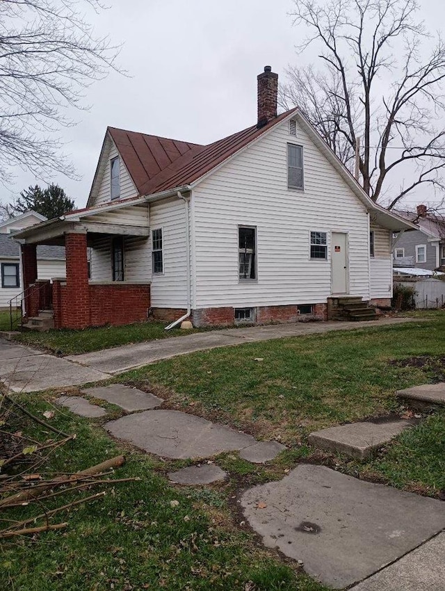 view of side of property with a lawn