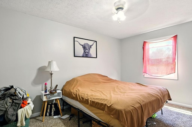 560 Harlan Rd, Mansfield, OH 44843 - carpeted bedroom featuring baseboards, a textured ceiling, and ceiling fan