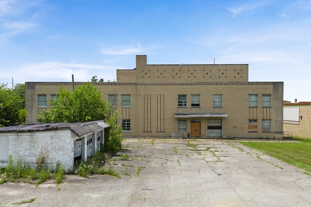 19 Mansfield Ave, Shelby, OH 44875 - view of building exterior with uncovered parking