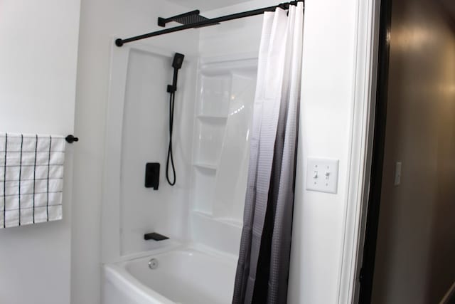 bathroom with shower / bath combo