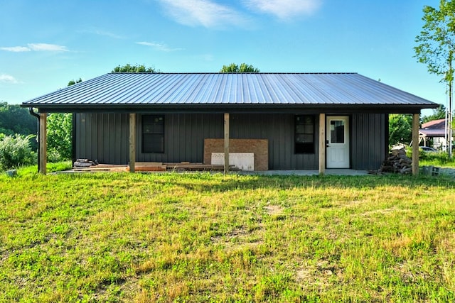 1360 Lexington Ontario Rd, Mansfield, OH 44904 - rear view of property with board and batten siding, a metal roof, covered porch, and a lawn