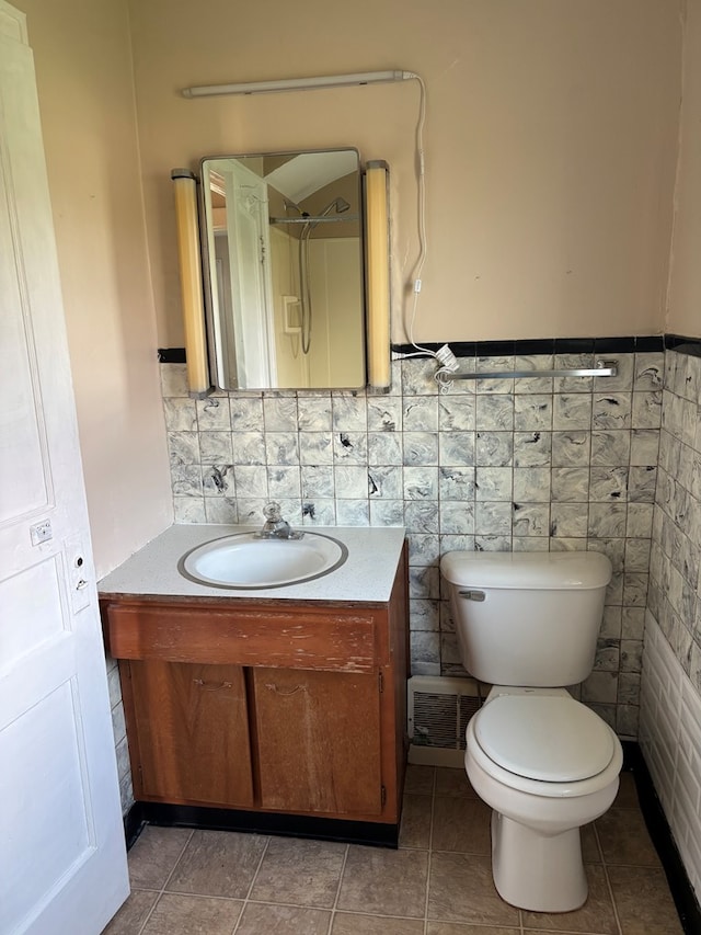 bathroom with wainscoting, vanity, visible vents, and toilet