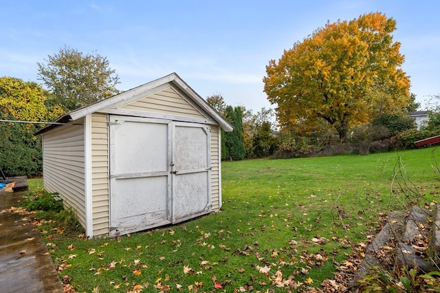 view of outdoor structure featuring a lawn