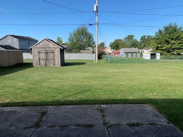 view of yard with a storage unit