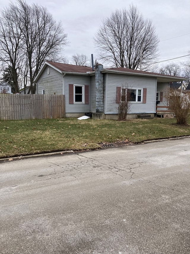 view of front of house with a front yard