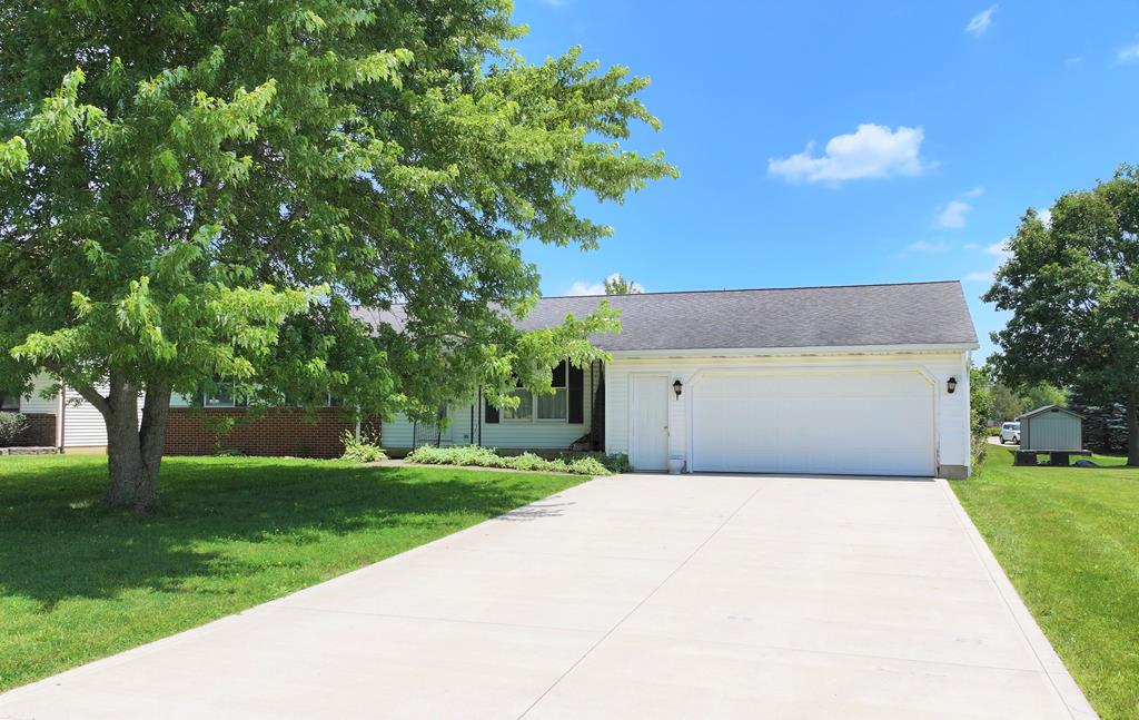 73 Renfrew Dr, Shelby, OH 44875 - photo 1