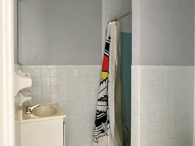 bathroom featuring vanity and curtained shower