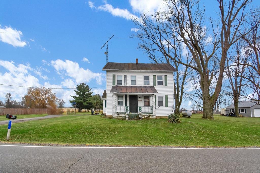 view of front of house with a front yard and covered porch