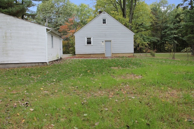 exterior space featuring a lawn