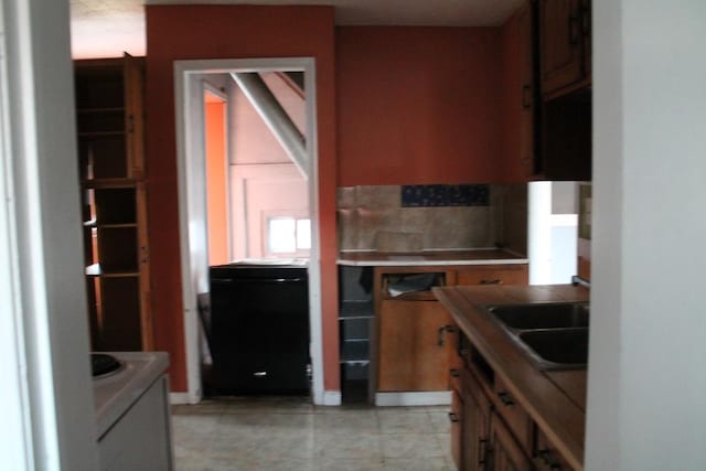 kitchen featuring tasteful backsplash, sink, and fridge