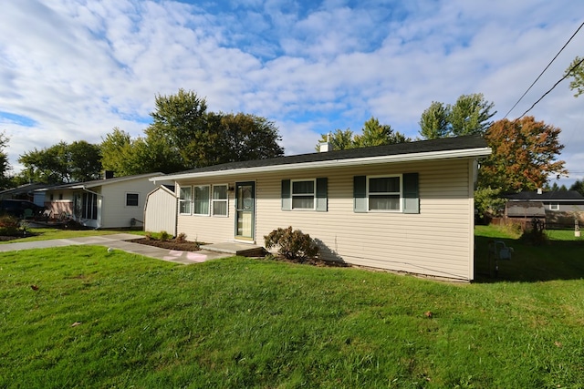 ranch-style home with a front yard