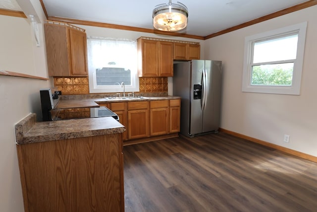 kitchen featuring stove, backsplash, dark wood-type flooring, sink, and stainless steel refrigerator with ice dispenser