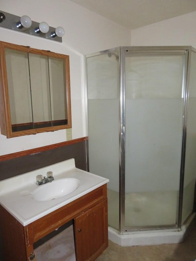 875 E Walnut St, Galion, OH 44833 - full bath with a shower stall and vanity