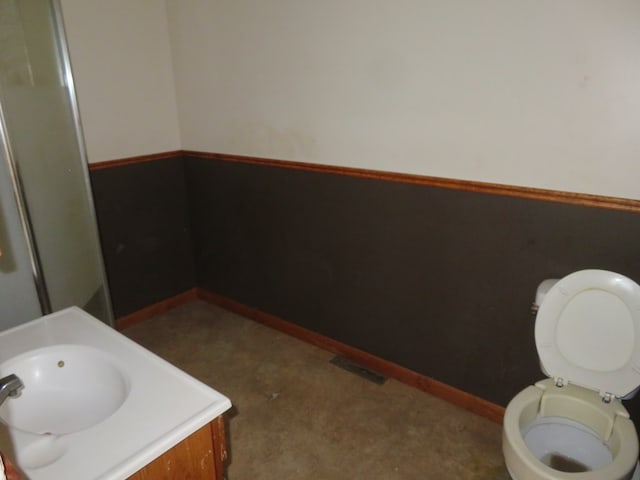 875 E Walnut St, Galion, OH 44833 - full bathroom with baseboards, toilet, vanity, and an enclosed shower