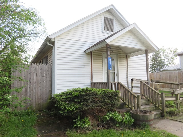 875 E Walnut St, Galion, OH 44833 - view of front of house with fence and covered porch