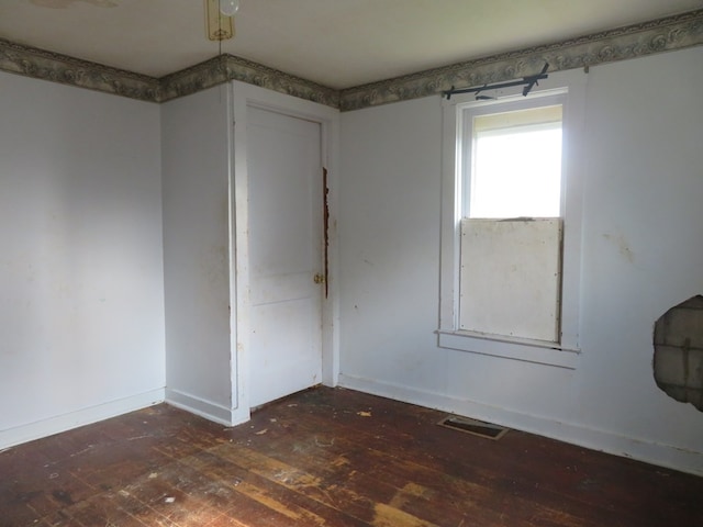 875 E Walnut St, Galion, OH 44833 - unfurnished room featuring hardwood / wood-style flooring and baseboards