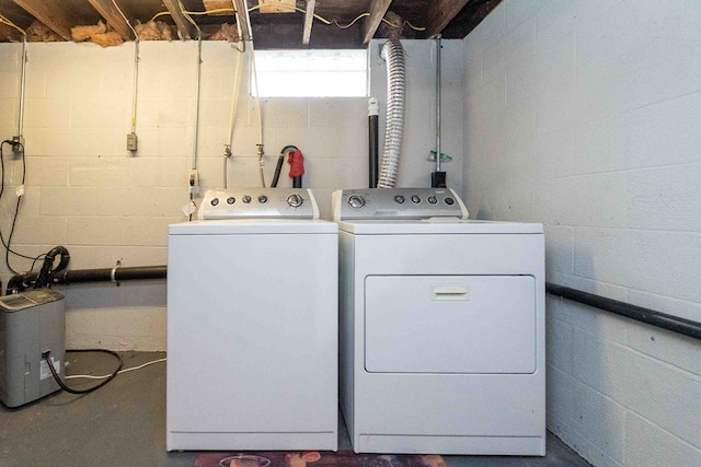 laundry room with independent washer and dryer