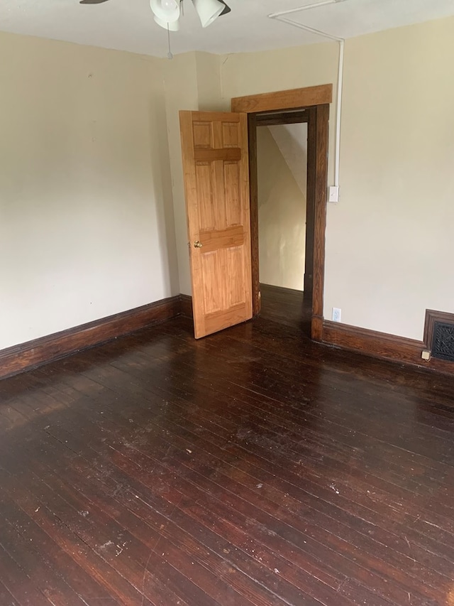 406 Sherman Pl, Mansfield, OH 44903 - spare room featuring dark wood-style flooring, ceiling fan, and baseboards