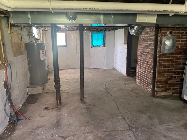 406 Sherman Pl, Mansfield, OH 44903 - below grade area with water heater