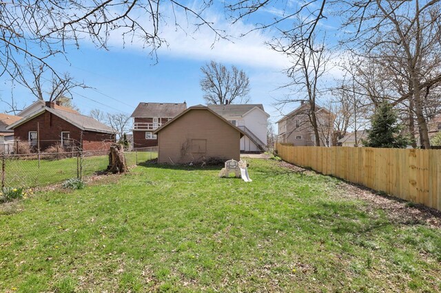 242 Davis Rd, Mansfield, OH 44907 - view of yard featuring a fenced backyard