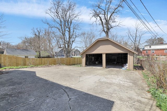242 Davis Rd, Mansfield, OH 44907 - detached garage with fence