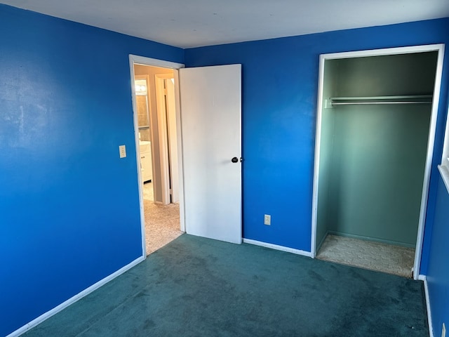 unfurnished bedroom featuring a closet, baseboards, and carpet flooring