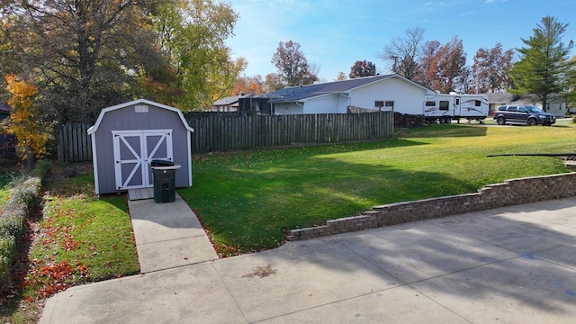 view of yard with a storage shed