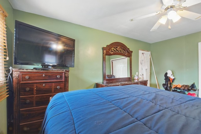 bedroom featuring ceiling fan