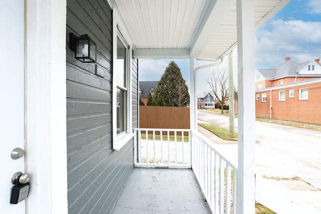 balcony featuring covered porch