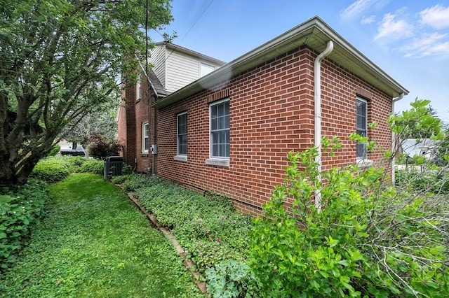 501 Overlook Rd, Mansfield, OH 44907 - view of property exterior featuring brick siding and a cooling unit