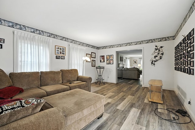 501 Overlook Rd, Mansfield, OH 44907 - living room with wood finished floors and baseboards