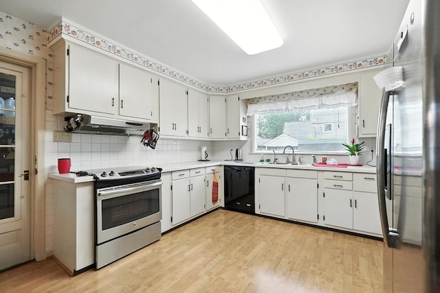 501 Overlook Rd, Mansfield, OH 44907 - kitchen featuring stainless steel appliances, under cabinet range hood, light wood-type flooring, light countertops, and backsplash