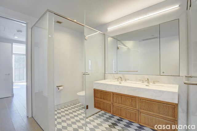 entryway featuring expansive windows and light hardwood / wood-style floors