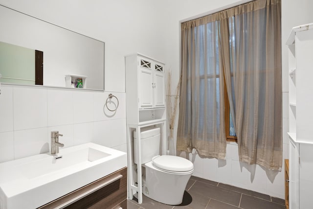 473 W 140th St, New York City, NY 10031 - bathroom featuring vanity, shower / bath combination, tile patterned floors, and tile walls