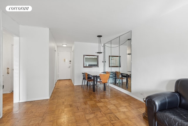 dining area with visible vents and baseboards