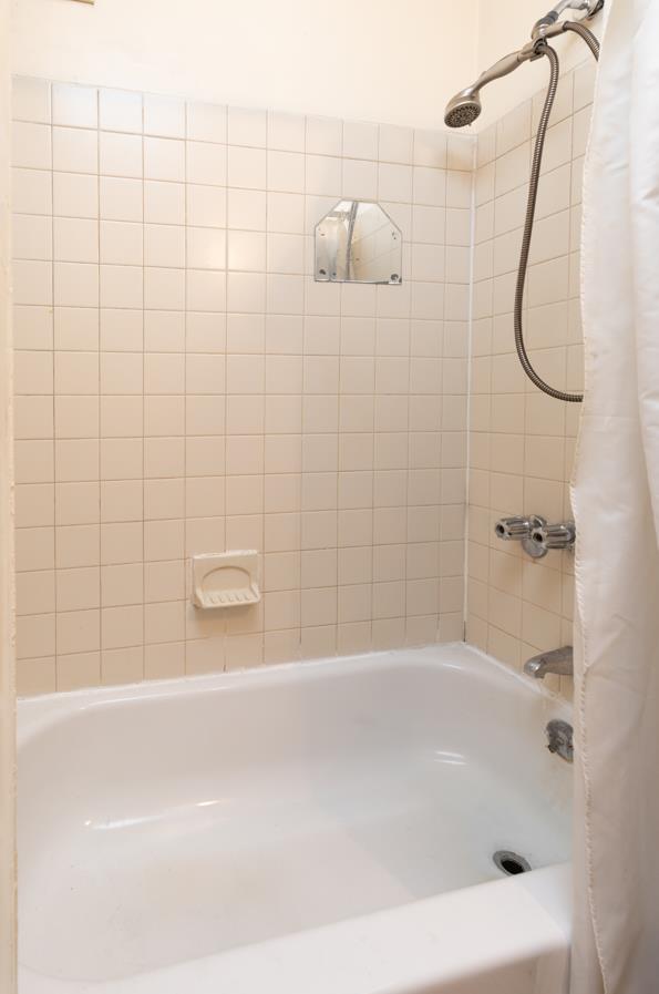 bathroom with shower / bath combo