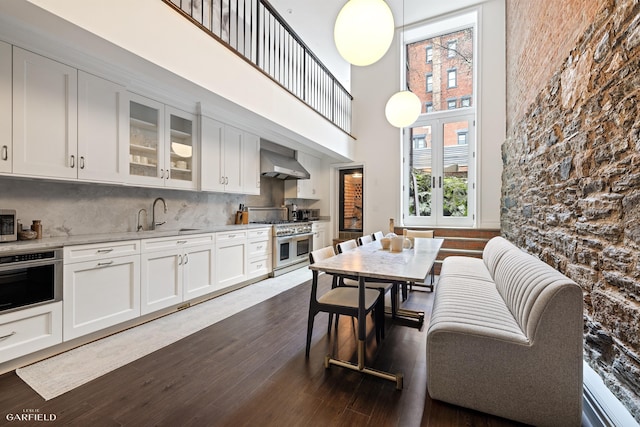 69 W 83rd St, New York City, NY 10024 - dining area with a towering ceiling and dark wood finished floors